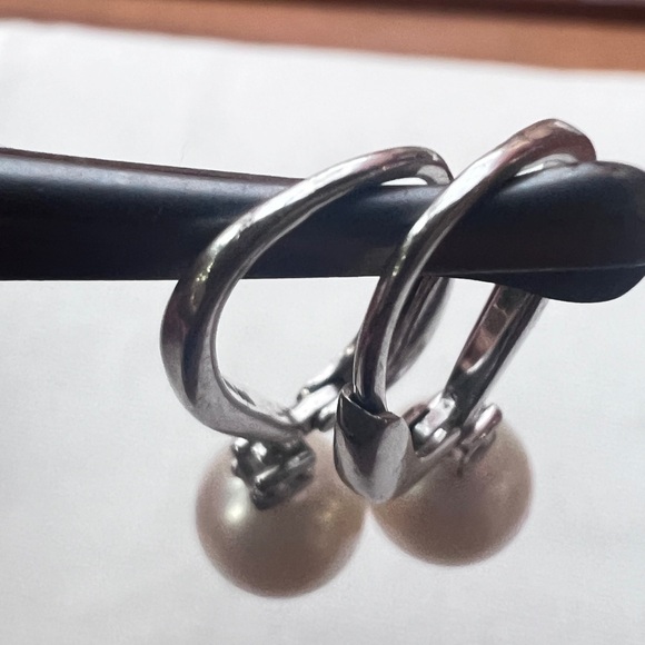 14k white gold Philberta earrings - Picture 5 of 6